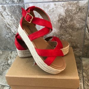 Red Platform Sandals size 8 ❤️❤️❤️